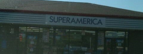 SuperAmerica is one of สถานที่ที่ Hannah ถูกใจ.