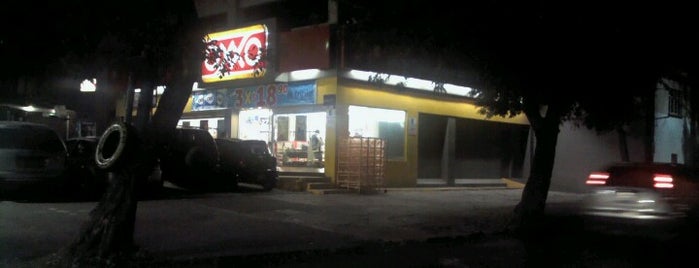 OXXO is one of Danahetさんのお気に入りスポット.
