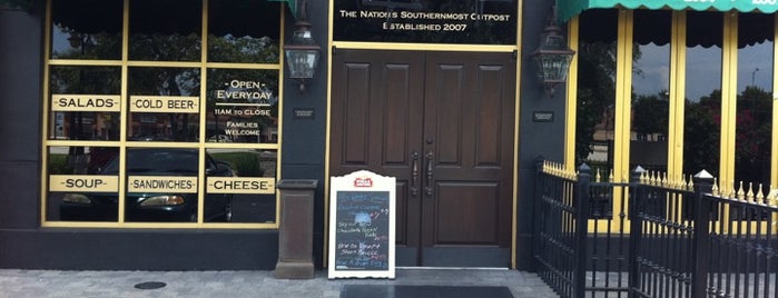 Lansdowne Street Tavern is one of NAPLES.