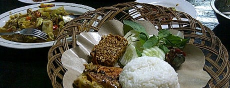 Ayam Bakar Wong Solo is one of Tempat Makan Malang.