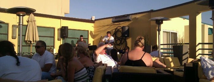 Vivo Rooftop Lounge is one of Best Rooftop Bars in Los Angeles.