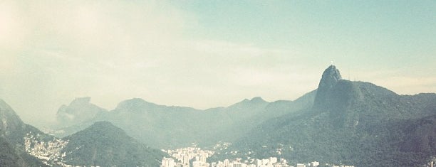 Sugarloaf Mountain is one of Rio de Janeiro.