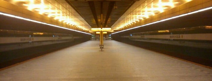 U-Bahn =B= Radlitzer-Straße is one of Prague metro B yellow line.