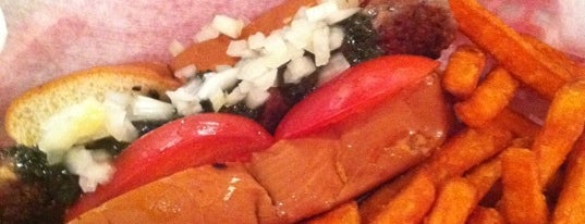 Haute Dogs & Fries is one of Lugares favoritos de Richard.