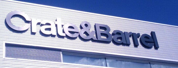 Crate & Barrel is one of Lesleyさんのお気に入りスポット.