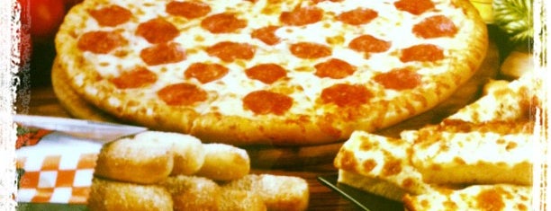 Little Caesars Pizza is one of Locais curtidos por Ashley.