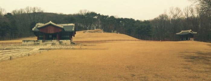 융릉(추존장조릉) / 隆陵 / Yungneung is one of 조선왕릉 / 朝鮮王陵 / Royal Tombs of the Joseon Dynasty.