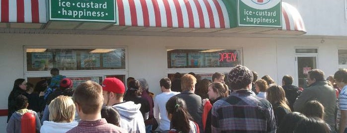 Rita's Italian Ice & Frozen Custard is one of Lugares favoritos de Chris.