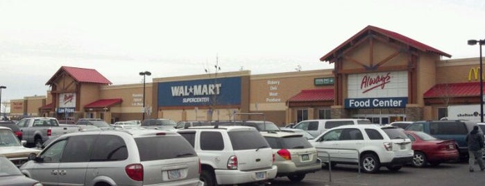 Walmart Supercenter is one of Tempat yang Disukai Sandra.