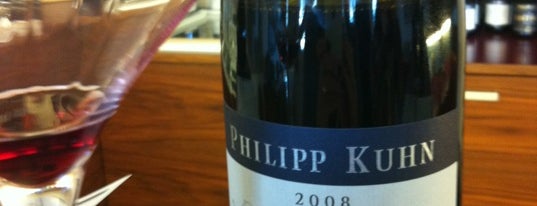 Weingut Philipp Kuhn is one of Lugares favoritos de Florian.