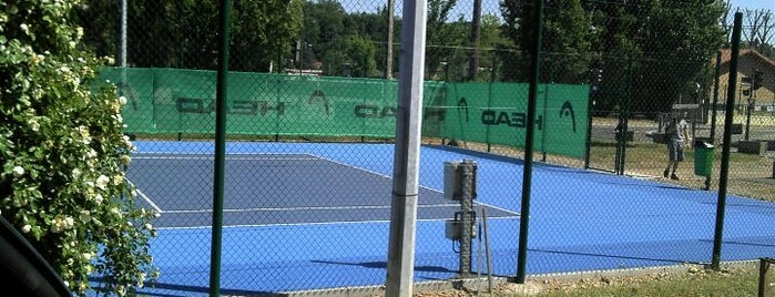 Tennis Club de Couzon is one of Lyon.