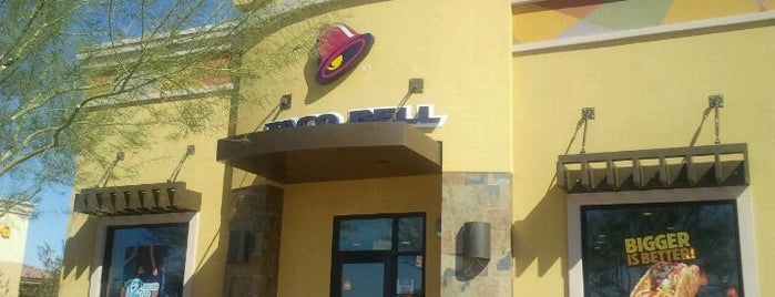 Taco Bell is one of Tempat yang Disukai Damian.