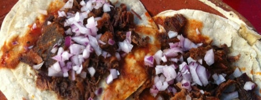 Tacos de Birria El Cortijo is one of Orte, die Jhalyv gefallen.