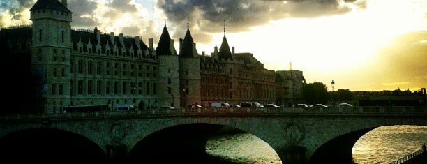 Pont Marie is one of Tempat yang Disukai David.