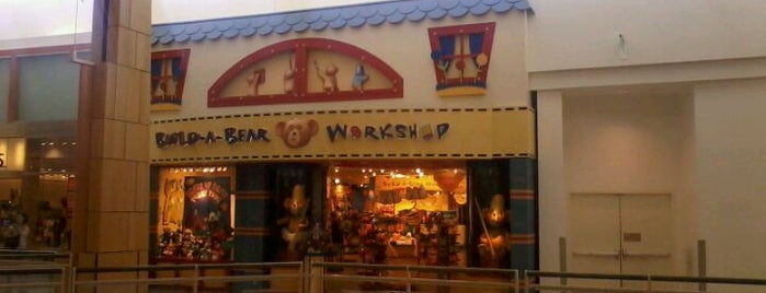 Build-A-Bear Workshop is one of Ryanさんのお気に入りスポット.