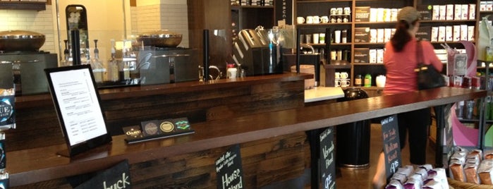 Starbucks is one of Jacklyn : понравившиеся места.