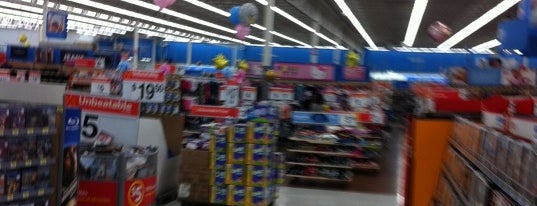 Walmart Supercenter is one of Posti che sono piaciuti a Guillermo.