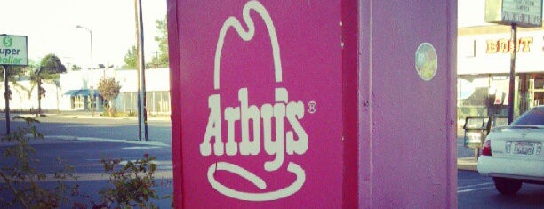 Arby's is one of สถานที่ที่ Brad ถูกใจ.