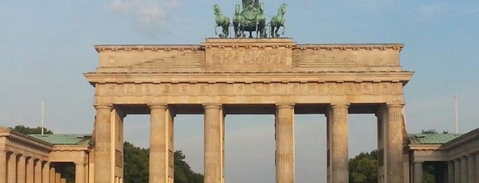 Porte de Brandebourg is one of Berlin.