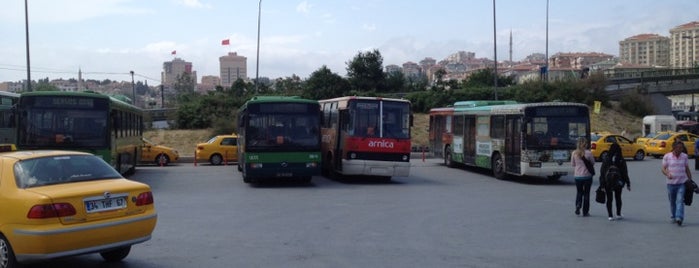 Uzunçayır Metrobüs Durağı is one of Ulaşım.