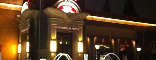 The Cheesecake Factory is one of Lieux qui ont plu à Keith.