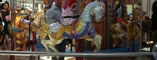 Carousel is one of Lugares favoritos de Liz.