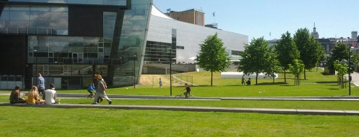 Musiikkitalon puisto is one of Tempat yang Disukai Artem.