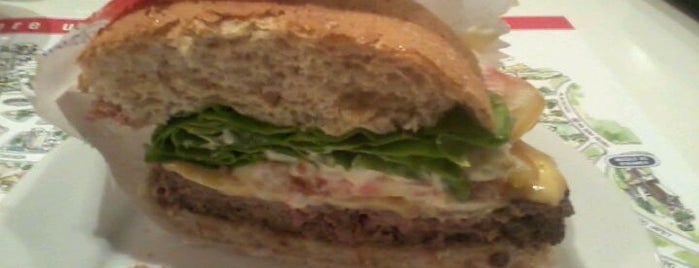Achapa Hamburger is one of Lanchonetes.