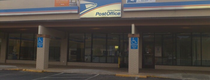 US Post Office is one of Debra'nın Beğendiği Mekanlar.