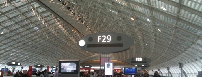 สนามบินปารีสชาร์ลส์เดอโกลล์ (CDG) is one of airports.