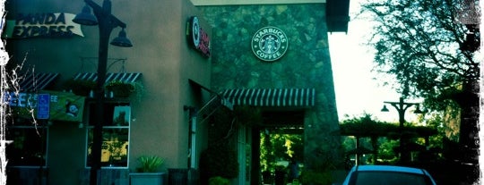 Starbucks is one of สถานที่ที่ Lawrence ถูกใจ.