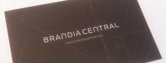 Brandia Central is one of Locais curtidos por Fernando.