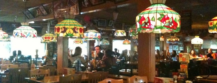 Applebee's Grill + Bar is one of Lindsey : понравившиеся места.
