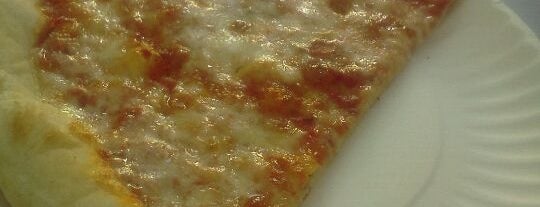 Two "n" "a" Can Pizza is one of Gespeicherte Orte von Binu.