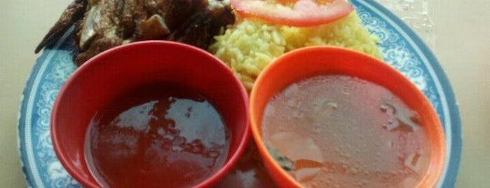 Warung Mak Mah Nasi Ayam is one of Makan @ Melaka/N9/Johor #3.