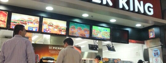 Burger King is one of สถานที่ที่ Eloiza ถูกใจ.