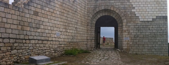 Шуменската крепост is one of 100 национални туристически обекта.