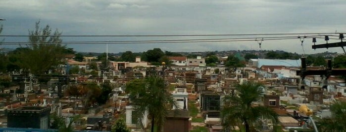 Cemitério Nossa Senhora de Sant'Ana is one of Lugares....