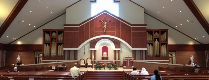 All Saints Catholic Church is one of Tempat yang Disukai Kaitlyn.