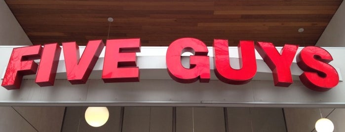 Five Guys is one of Mohammedさんのお気に入りスポット.