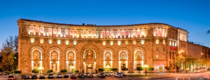Armenia Marriott Hotel Yerevan is one of สถานที่ที่ Alex ถูกใจ.