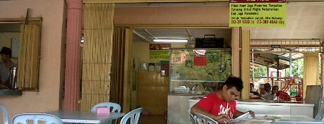 Kedai Makan Along Rumah Rakyat is one of Must-visit Food in Port Dickson.