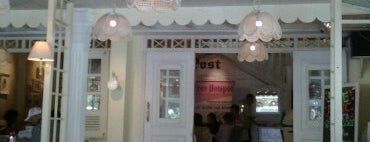 Giggle Box Café & Resto is one of Top 10 dinner spots in Bandung, Indonesia.