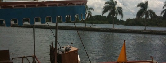 Gold Flag Boat, Magic Kingdom, Grand Floridian, Polynesian is one of Lugares favoritos de Lizzie.