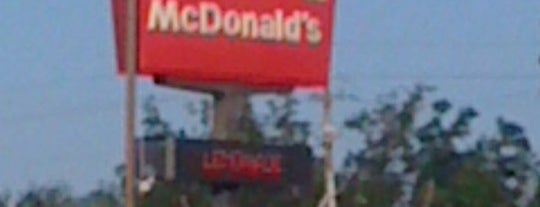 McDonald's is one of Tempat yang Disukai Matthew.