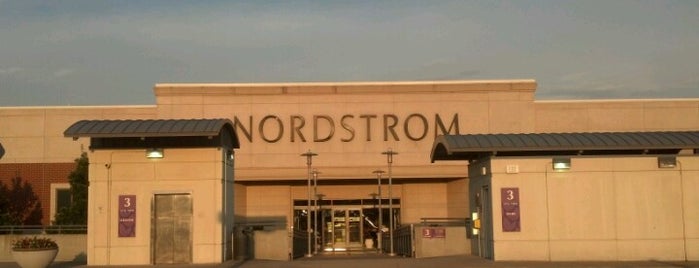 Nordstrom is one of Lesley : понравившиеся места.