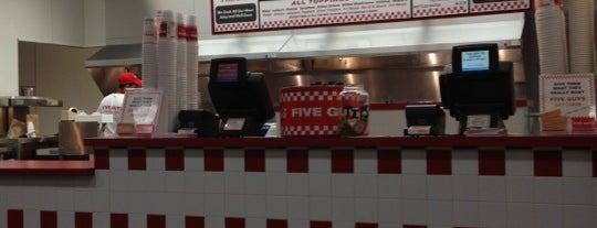 Five Guys is one of DaByrdman33さんのお気に入りスポット.