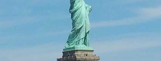 Estátua da Liberdade is one of NYC I see.