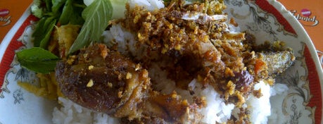 Nasi Bebek Sinjay is one of Dina's Favorite Restaurant.