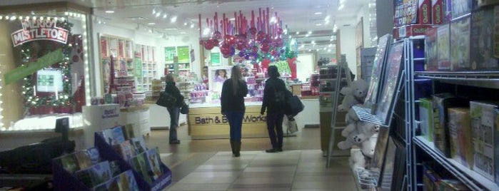 Bath & Body Works is one of Shylohさんのお気に入りスポット.